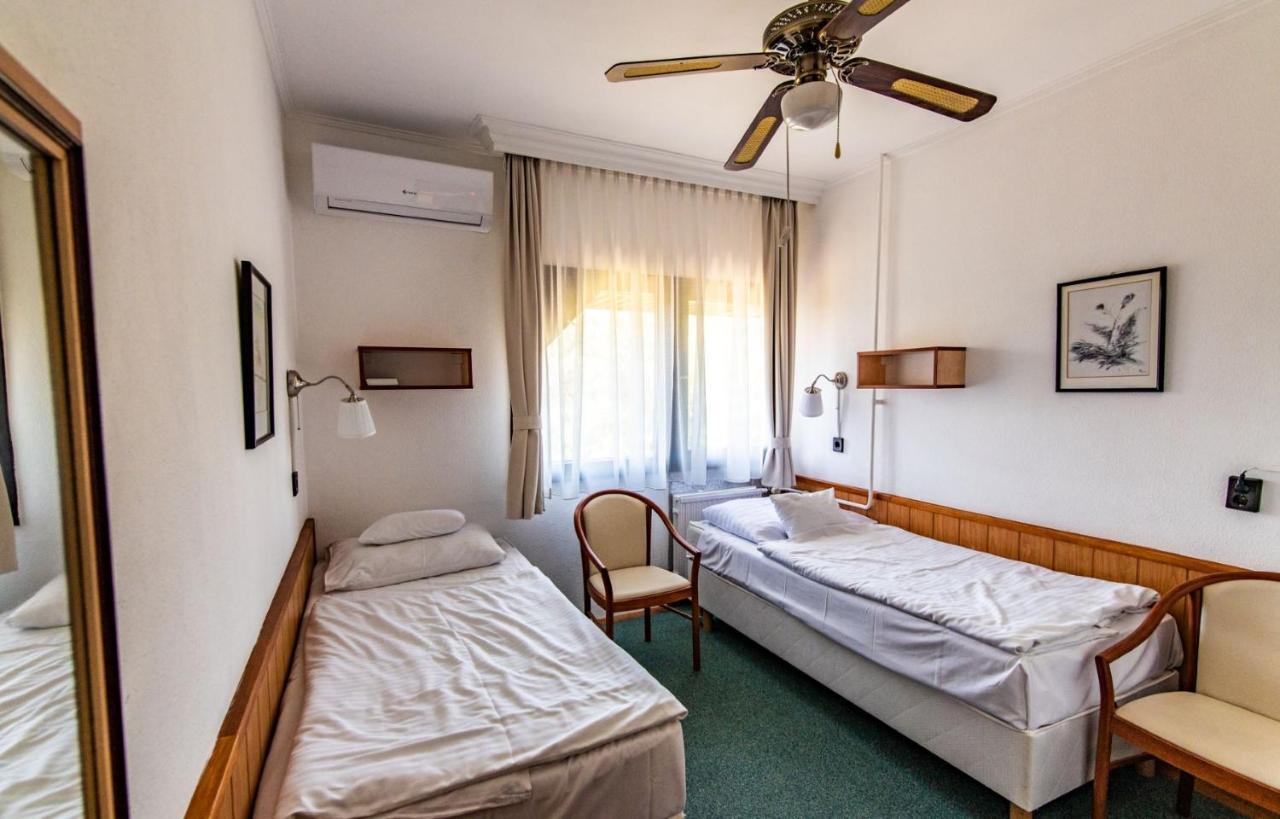 Hotel Jogar Balatonföldvár Extérieur photo
