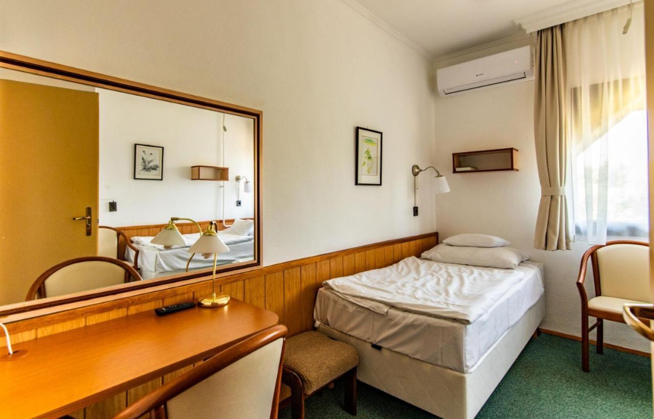 Hotel Jogar Balatonföldvár Extérieur photo