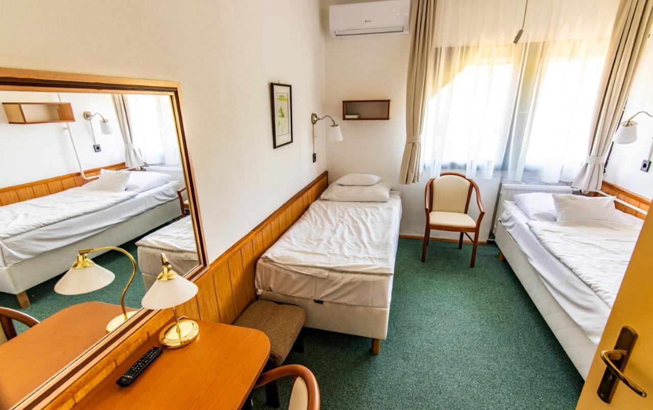 Hotel Jogar Balatonföldvár Extérieur photo