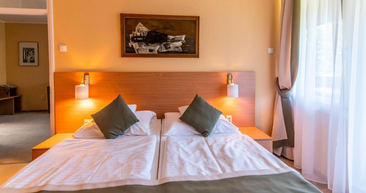 Hotel Jogar Balatonföldvár Extérieur photo
