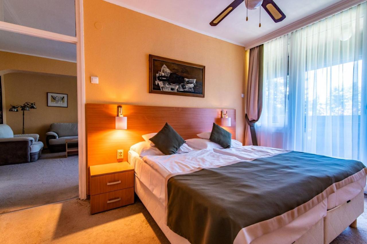 Hotel Jogar Balatonföldvár Extérieur photo